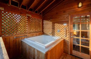 a room with a bath tub in a wooden room at Green Springs Inn in Ashland +187 photos