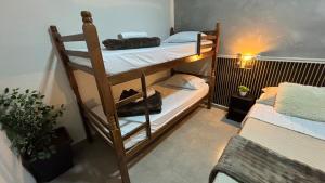 a couple of bunk beds in a room at Apto 05 - A&N Estadia Premium - Centro Bandeirantes PR in Bandeirantes