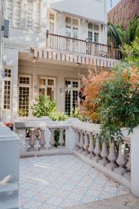 a house with a white fence and a balcony at Matildas Hotel Boutique in Santiago