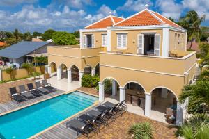 an aerial view of a house with a swimming pool at Atlantis Beach House in Willemstad