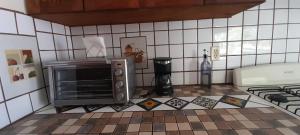 a kitchen with a microwave on a tiled counter at Cabana acogedora rodeada de naturaleza in San Bruno