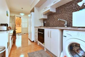 a kitchen with a washer and dryer at King 2 - close proximity to Bimbadgen and Hope Estate concerts in Pokolbin