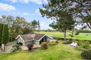 a small house in the middle of a field at R971-Rodvig-Stuven-65 in Rødvig
