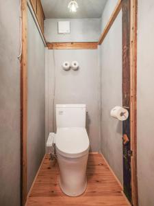 a small bathroom with a toilet and a roll of toilet paper at 眠ル庭ーnemuruniwa in Tochigi +33 photos