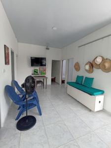 a room with a fan and a couch and a table at Maná Quinta Campestre in Carmen de Apicalá