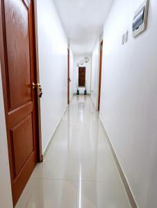 an empty hallway with a door and a white tile floor at La Terraza in Oxapampa