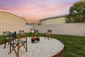 a group of chairs and a table in a yard at Sunday Valley in Cessnock