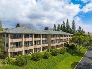 an aerial view of a large apartment building at Paniolo Greens Resort in Waikoloa