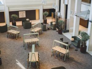an overhead view of a cafeteria with tables and chairs at Meliá Sitges in Sitges