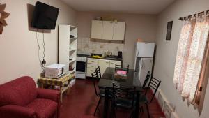 a living room with a table and a kitchen at Cielo andino in Antofagasta de la Sierra