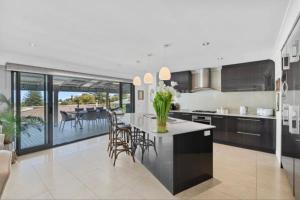 a kitchen and dining room with a table and chairs at Quinns Oasis in Quinns Rocks
