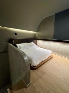 a bedroom with a white bed in a room at Angela Stay in Pattaya