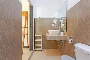 a bathroom with a sink and a mirror at Natai House Resort นาใต้เฮ้าส์ รีสอร์ท in Natai Beach +39 photos