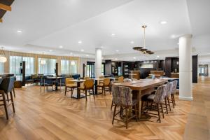 a dining room with tables and chairs at Courtyard by Marriott St. Augustine I-95 in St. Augustine