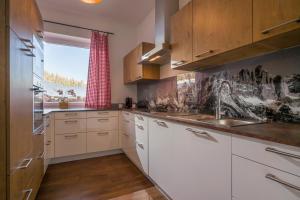 Kuchyň nebo kuchyňský kout v ubytování Berghof Haselsberger Appartements