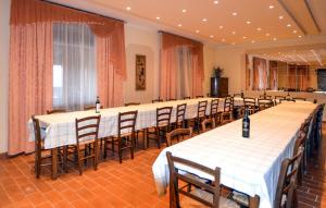a row of tables and chairs in a room at Oasi Di Cocciola in Badia Tedalda