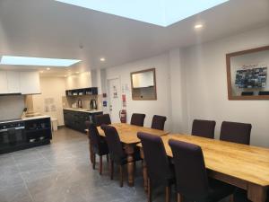 a kitchen and dining room with a wooden table and chairs at Stay In Tekapo Backpackers in Lake Tekapo +18 photos