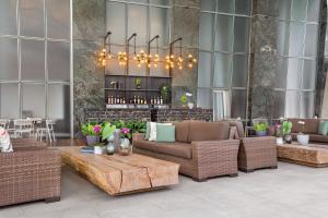 a lobby with couches and tables and a bar at Meliá Jardim Europa in São Paulo