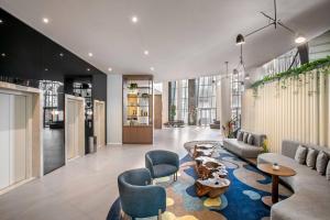 a lobby with a couch and chairs and a table at Meliá Jardim Europa in São Paulo +148 photos