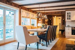a kitchen and dining room with a table and chairs at Gamatun cabin in Heimdal