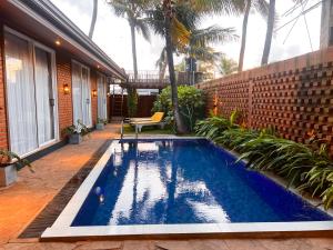 a swimming pool in the middle of a yard at Sunsei Beach Negombo in Negombo