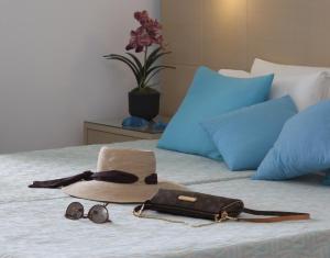 Кровать или кровати в номере Blue Harmony Hotel