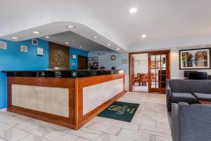 a lobby with a bar in a restaurant at Quality Inn Sycamore - DeKalb in Sycamore +25 photos