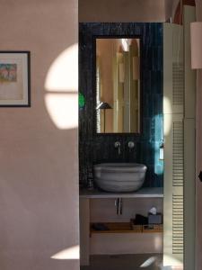 a bathroom with a sink and a mirror at Casa Mediterraneo Hotel in Meyisti