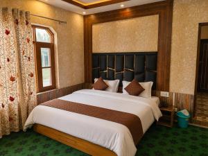 a bedroom with a large bed and a window at Gulmarg Gul Sitara Resorts in Gulmarg