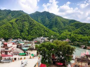 a view of a town with mountains in the background at Hotel Weekend Heights in Rishīkesh