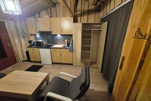 O bucătărie sau chicinetă la Uriges Tinyhaus