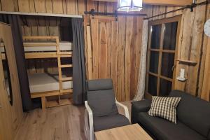 Un pat sau paturi într-o cameră la Uriges Tinyhaus