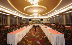 a row of tables in a banquet hall at Kabul Star Hotel & Restaurant in Shīrpūr +69 photos