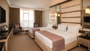 a hotel room with two beds and a chair at Elite World Nest Van in Van