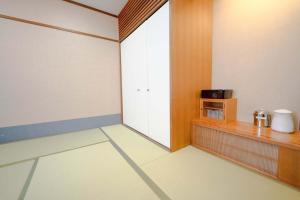a room with a kitchen with a counter and a window at Hashima - Hotel - Vacation STAY 52815v in Hashima