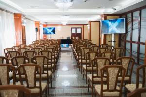 a row of chairs in a room with a screen at Hotel Emma Est in Craiova