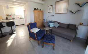 a living room with a couch and a table at Häuschen blaues Pferd in Wallerfing +23 photos