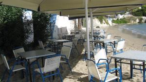 Photo de la galerie de l'établissement Oasis Hotel Theodoros & Litsa Galaris, à Agia Marina