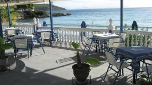 Photo de la galerie de l'établissement Oasis Hotel Theodoros & Litsa Galaris, à Agia Marina