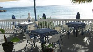 Photo de la galerie de l'établissement Oasis Hotel Theodoros & Litsa Galaris, à Agia Marina 37 autres photos