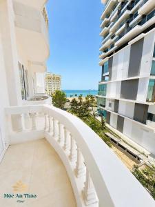 a balcony with a view of the ocean at Mộc An Thảo Hotel in Quy Nhon