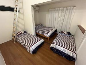 a room with two beds and a ladder at Methodnet Hanazono B / Vacation STAY 77522 in Chiba