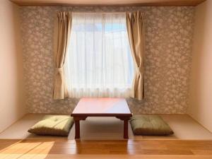 a room with a table in front of a window at winco - Vacation STAY 05557v in Tokyo