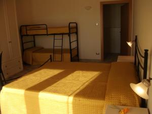 Lova arba lovos apgyvendinimo įstaigoje Poggio del Conero