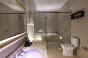 Un baño de Java Villas Boutique Hotel & Resto