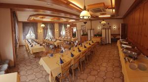 a large dining room with many tables and chairs at Landhaus Rhönblick in Künzell