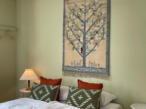a picture of a tree with birds on the wall at Roholtegaard in Faxe