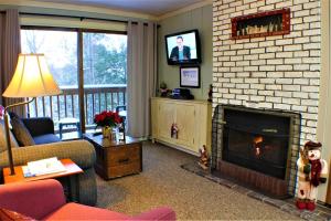 Imagen de la galería de Ski home to this beautiful one bedroom condo with shuttle to Slopes Whiffletree E4, en Killington