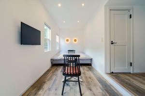 a room with a chair and a tv on a wall at Class Besso Ise - Vacation STAY 15745v in Iseji