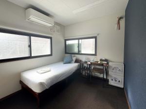 a bedroom with a bed and a desk in it at D Hotel - Vacation STAY 89642v in Tokyo